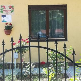 Muskátlis Ház, 5 apartman 13 férőhely