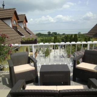 Zafír Panzió, 9 szoba 22 férőhely