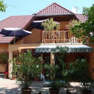 Orsolya Vendégház, 11 apartman 28 férőhely