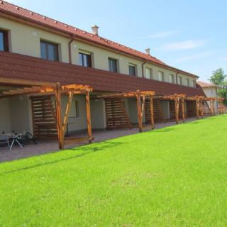 Hársas Apartmanház, 12 apartman 42 férőhely