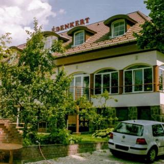 Édenkert Panzió, 14 szoba 36 férőhely