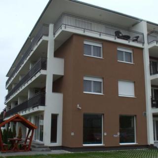 Kohl Apartman, 4 apartman 24 férőhely