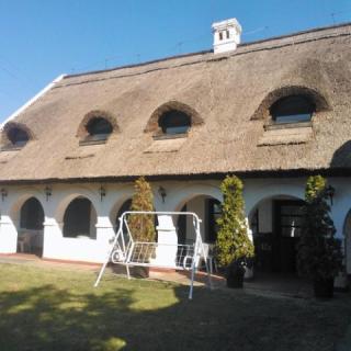 Nádfedeles Házikó, 8 szoba 28 férőhely