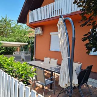 LF Apartmanok, 3 apartman 14 férőhely