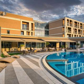 Aura Hotel, 40 szoba 80 férőhely