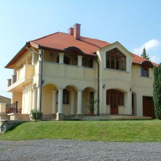 Bruckner Villa Apartman, 3 apartman 8 férőhely
