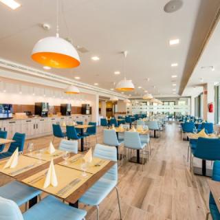 Akadémia Hotel, 50 szoba 130 férőhely