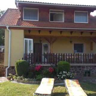 Modern Tetőtéri Apartman, 1 apartman 4 férőhely