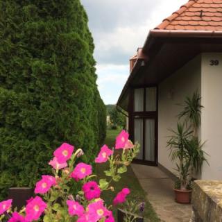 Márta GuestHouse, 4 szoba 10 férőhely