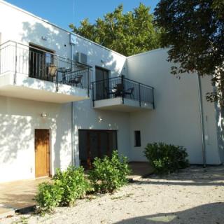 Garden Club Panzió, 13 szoba 36 férőhely