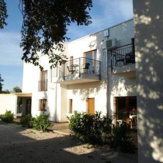 Garden Club Panzió, 13 szoba 36 férőhely