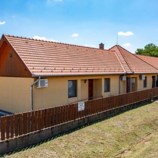 Csehivölgyi Vendégház, 5 apartman 15 férőhely