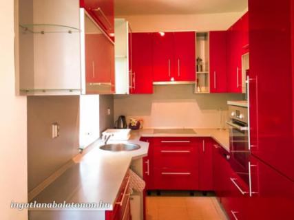 Balatonföldváron újépítésű, modern nyaraló (906)