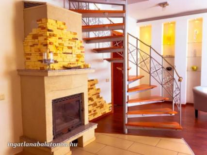 Balatonföldváron újépítésű, modern nyaraló (906)