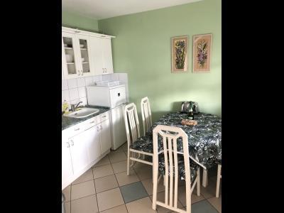 Balatonmáriafürdőn önálló nyaraló kiadó (954)