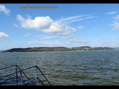 6 hálószobás újszerű nyaralóház Balatontól 1000 méterre (375)