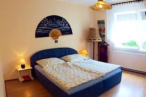 Balatonlellén vízközeli nyaraló max 8+4 főnek (171)