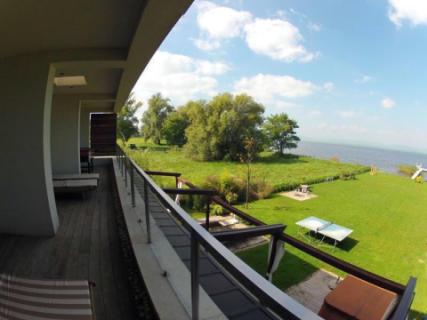 Álmai villája, saját vízparttal 11 vendégnek (110)