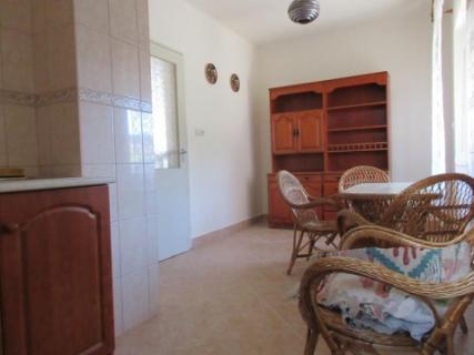 Badacsony közelében, hegyre, Balatonra panorámás családi ház