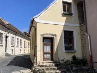 Osztrák határnál, Kőszegen (Güns) háromlakásos társasház eladó - 200 000 000 Ft