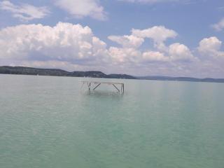 Zamárdi vízközeli nyaraló saját horgászstéggel, csónakkal kiadó