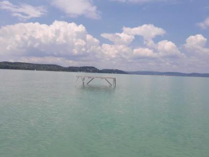 Zamárdi vízközeli nyaraló saját horgászstéggel, csónakkal kiadó