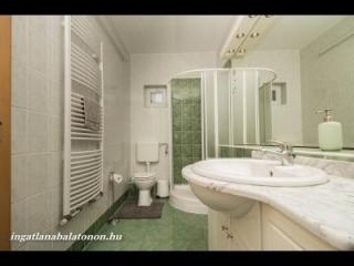 Balaton-parti 2 szobás apartman kiadó (327)