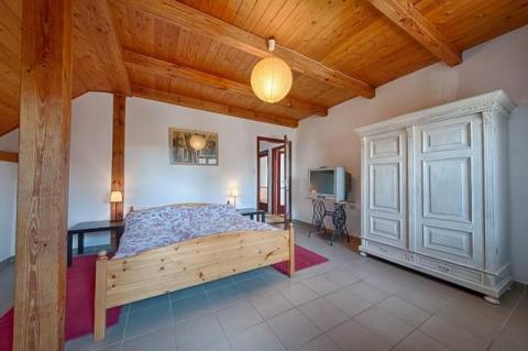 Balatonlellén 6 fős apartman kiadó a központban-strand 455 m-re.