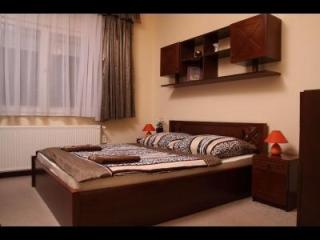 Medencés, jakuzzis ház Balatonszárszó központi részén (927)