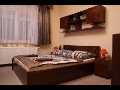 Medencés, jakuzzis ház Balatonszárszó központi részén (927)