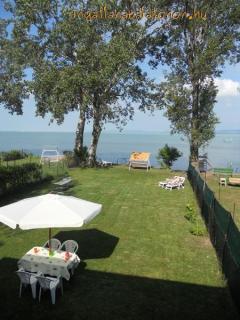 Igényes közvetlen vízparti ikerfél max 5 főnek Szántódon (317)