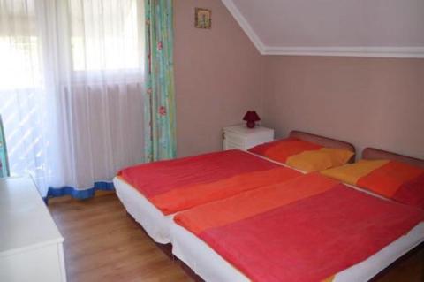 A Balatontól 40 m-re a strandtól 6+1 fős apartman kiadó Balatonfenyves (3)