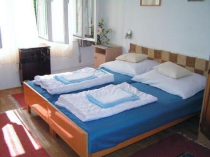 Balatonfenyvesen 4 +1 fős nyaraló kiadó a strandtól 60 m-re (58)