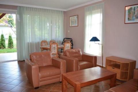 A Balatontól 40 m-re a strandtól 6+1 fős apartman kiadó Balatonfenyves (3)