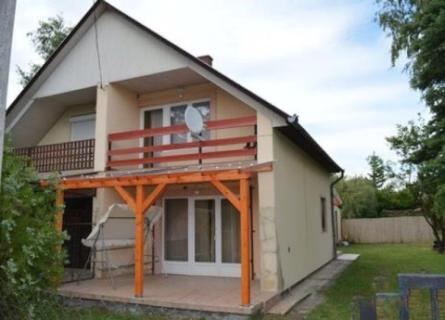 Balatonfenyvesen 5 fős nyaraló rész a Balatontól 100 m-re (73)