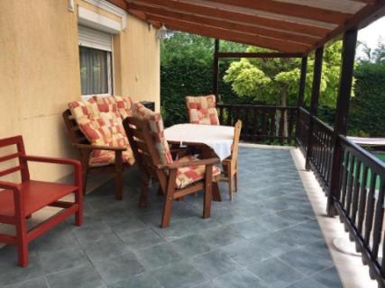 Medencés nyaraló Balatonkenesén