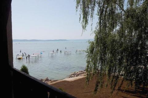 Zamárdi felsőn vízparti szállás max 11 főnek (334)