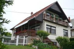 Nyaraltatásra is alkalmas családi ház Balatonlellén