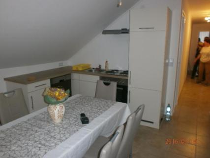 Balatonlellén 8 személyes mondern, teljesen felszerelt nyaraló kiadó