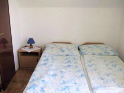 Balatonlellén 2-3 személyes szobák a szabad strandtól 80m-re