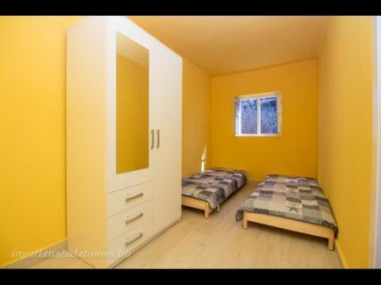 Ikerfél nyaraló a Balatontól 300 méterre (958)