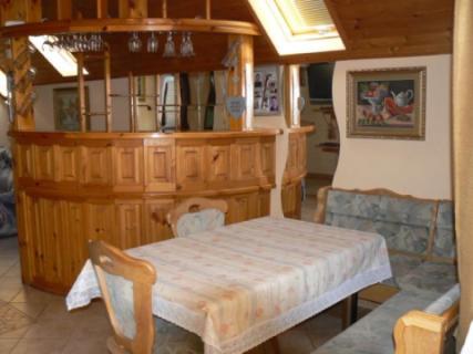 Önálló, medencés nyaraló Balatonszemesen (974)