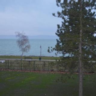 Siófokon közvetlen vizparti prémium apartman teljes panorámával