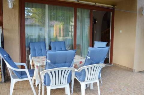 A Balatontól 40 m-re a strandtól 6+1 fős apartman kiadó Balatonfenyves (3)