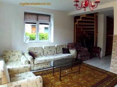 Igényes ikernyaraló fele Balatontól 50 méterre max 8 főnek (284)