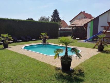 Három különálló medencés apartman Balatontóntól 600m-re