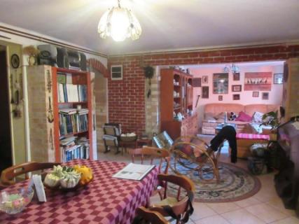 Badacsonytomaj közelében, családi ház eladó