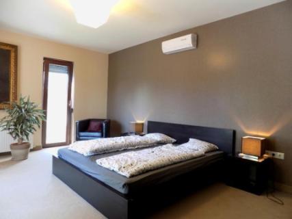 Vízközeli, jakuzzis minimál luxusvilla max 6+2 főnek (287)