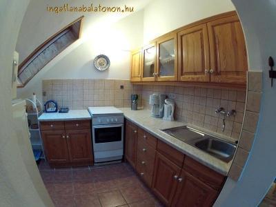 A Káli medencéhez közel panorámás önálló 8 fős nyaralóház (379)