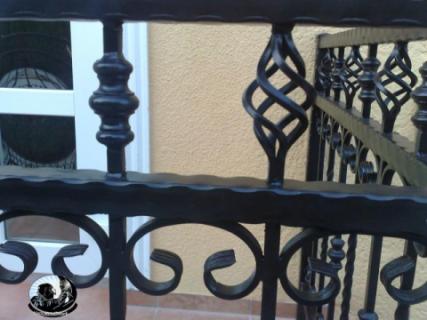 Épületlakatos, kovácsoltvas kerítések, korlátok, előtető, lépcső